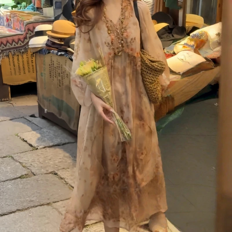 法式时尚V领碎花连衣裙女初秋新款七分袖收腰显瘦胖mm遮肉肉长裙