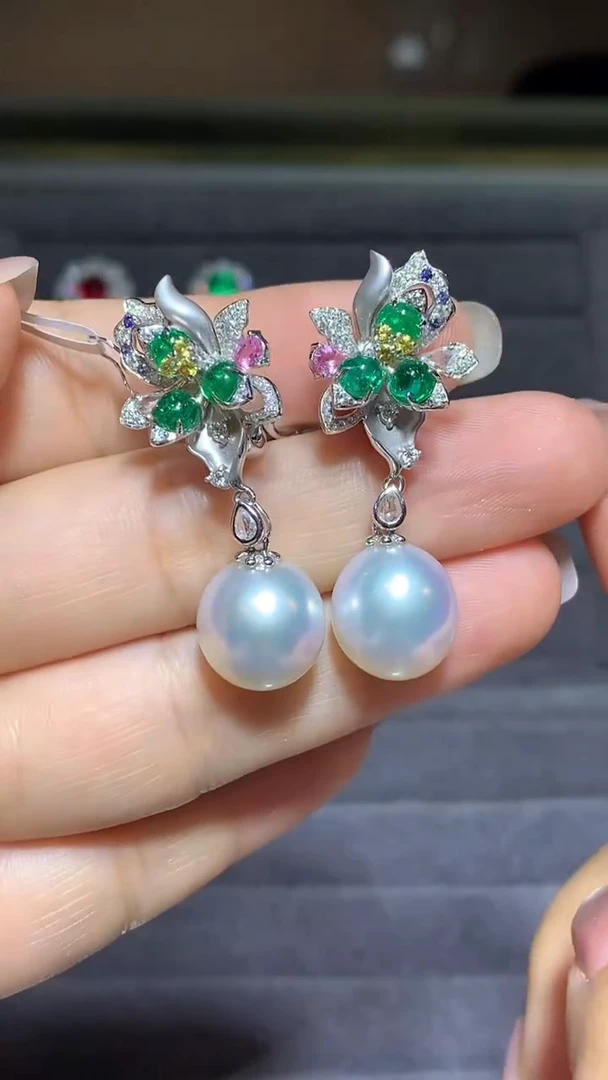 18K金镶嵌耳饰祖母绿2.31CT