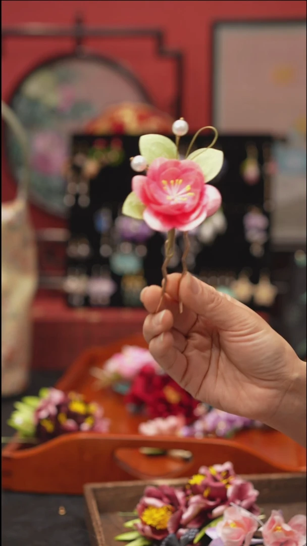 刺绣非遗绒花饰品