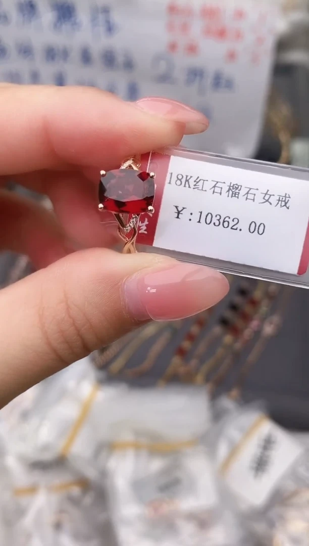 18K金镶嵌戒指石榴石--专柜--