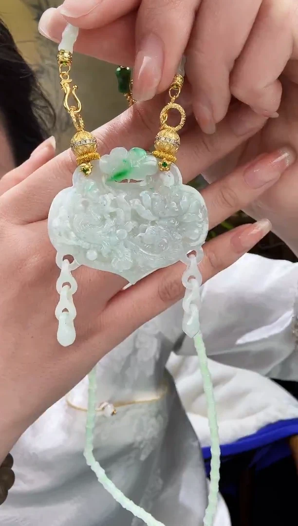 颈饰未镶嵌翡翠吊坠