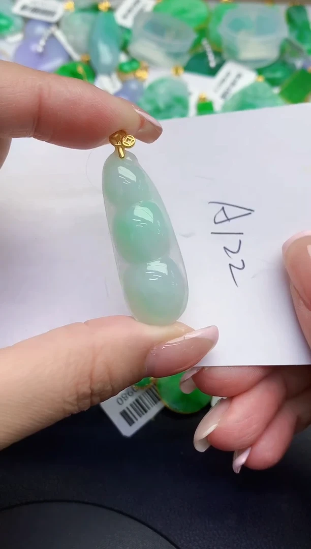 翡翠未镶嵌颈饰缅甸天然翡翠A货