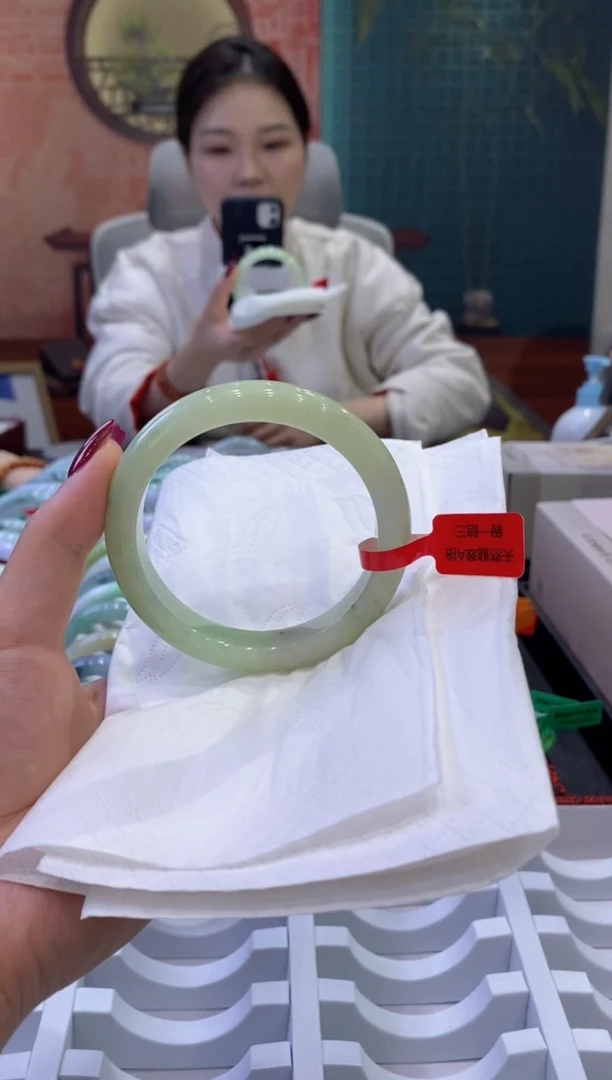【闪购商品】翡翠手镯未镶嵌多人00979