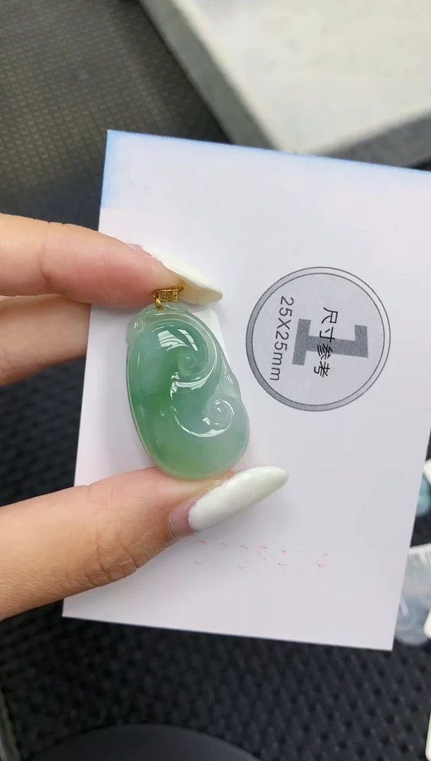 颈饰18K金镶嵌翡翠11111111111