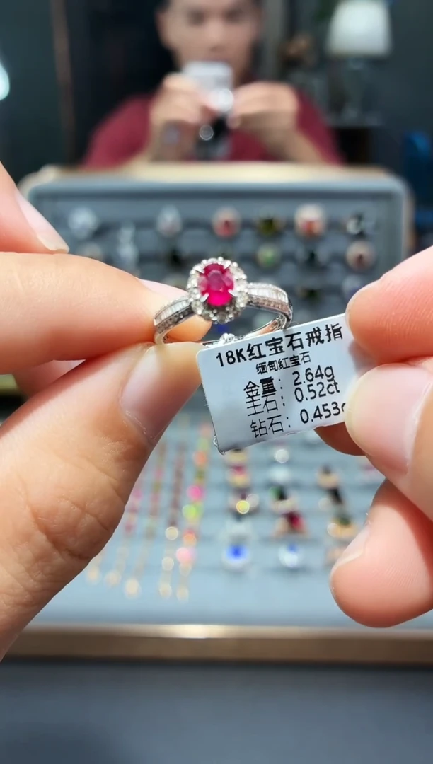 18K金镶嵌戒指红宝石0.52.