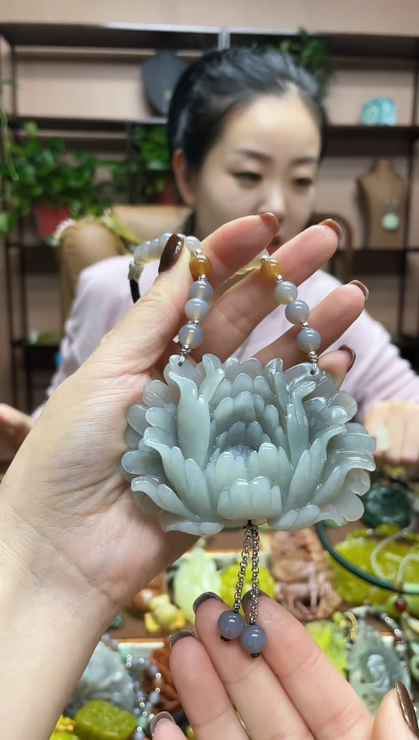 未镶嵌蛇纹石玉颈饰K****?·