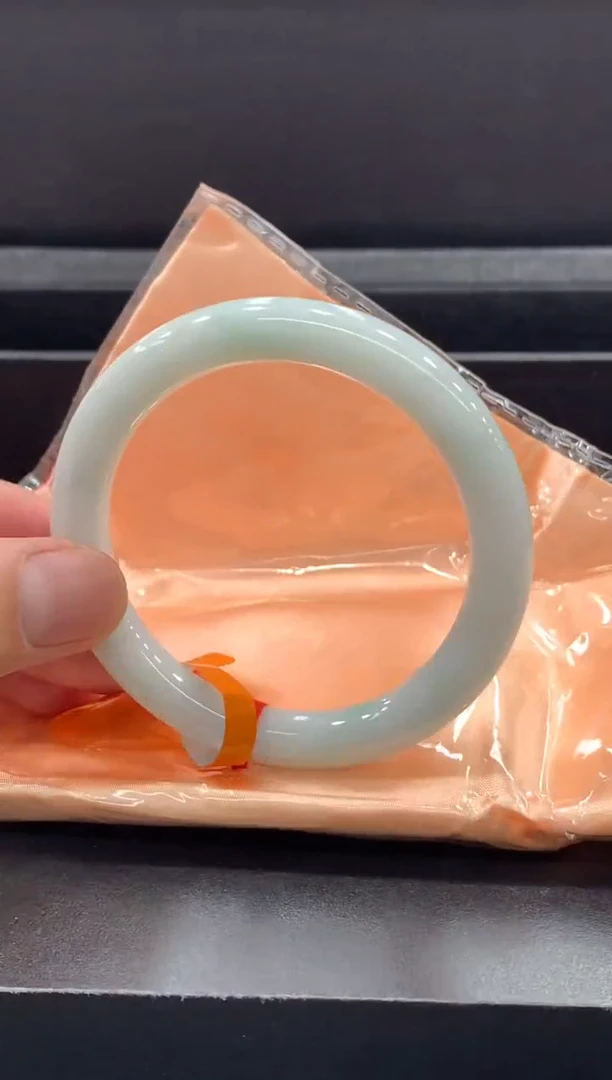 翡翠手镯未镶嵌手镯