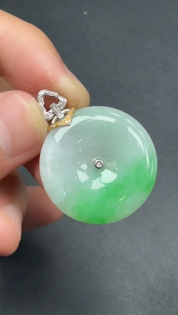 18K金镶嵌挂件翡翠平安扣