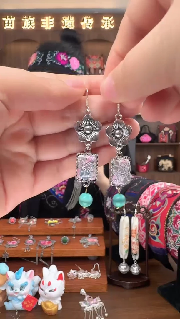 【闪购商品】织绣扶光苗绣传承25