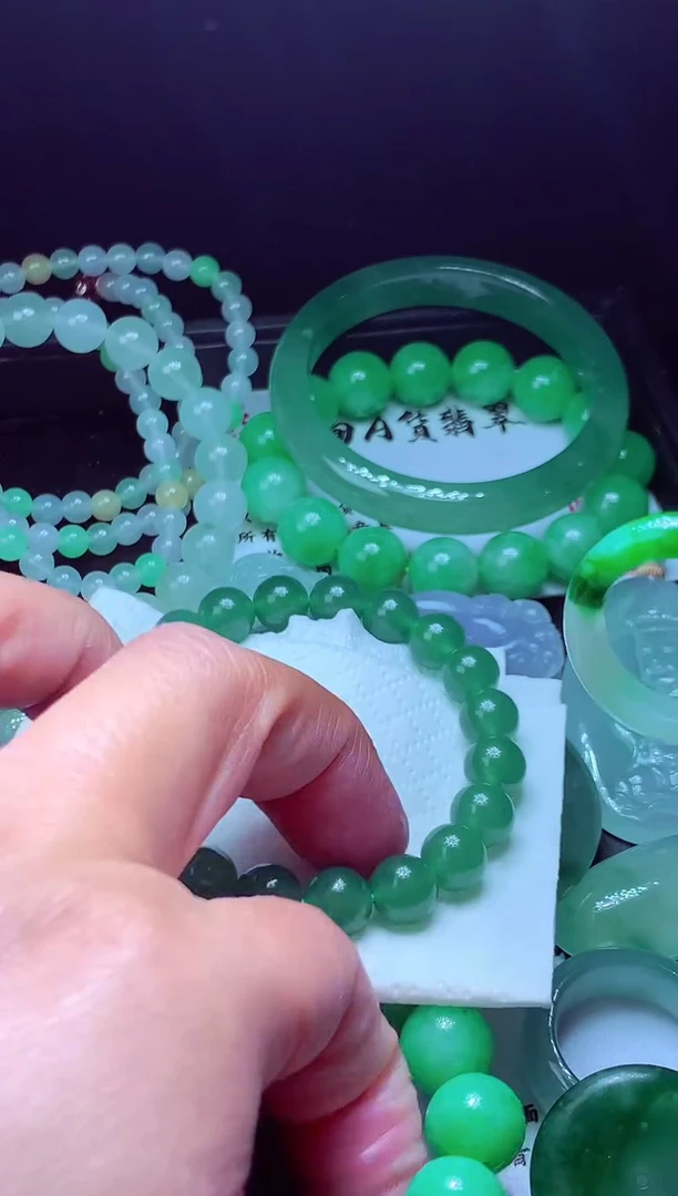 未镶嵌定制翡翠娜****?翡翠毛货定制