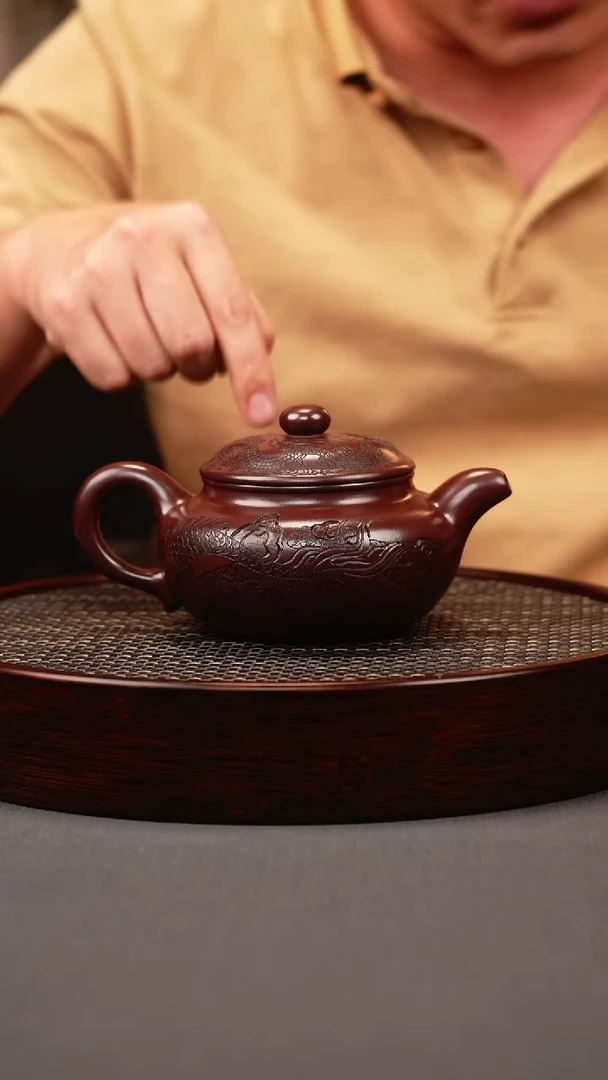茶壶紫砂石红 仿古 刻龙