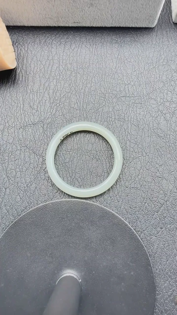 和田玉手镯未镶嵌128圈口50.8