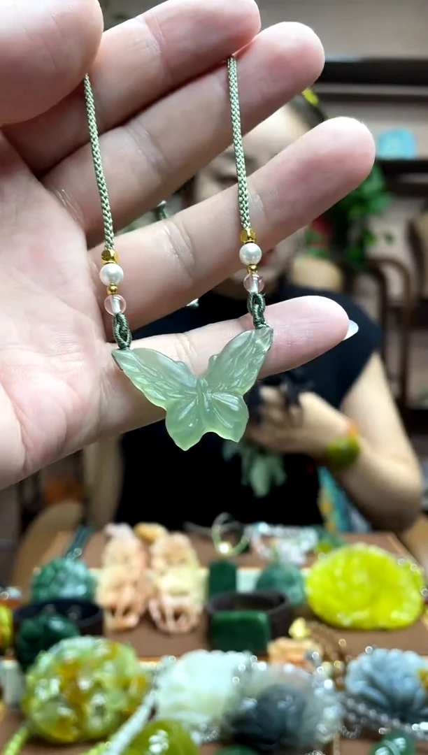 未镶嵌岫玉吊坠多样性发货发其中之一