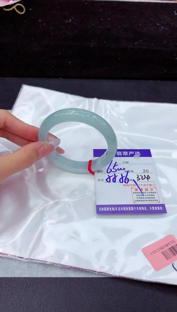 翡翠手镯未镶嵌1