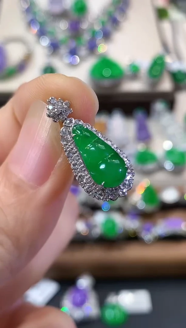 吊坠(不含链)18K金镶嵌翡翠D73