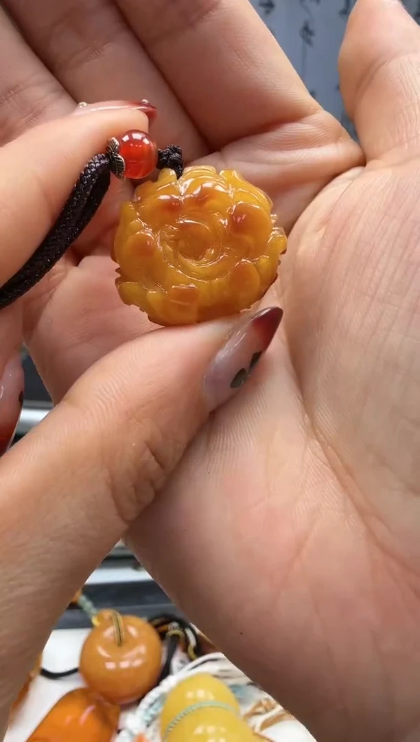 裸石琥珀未镶嵌如图