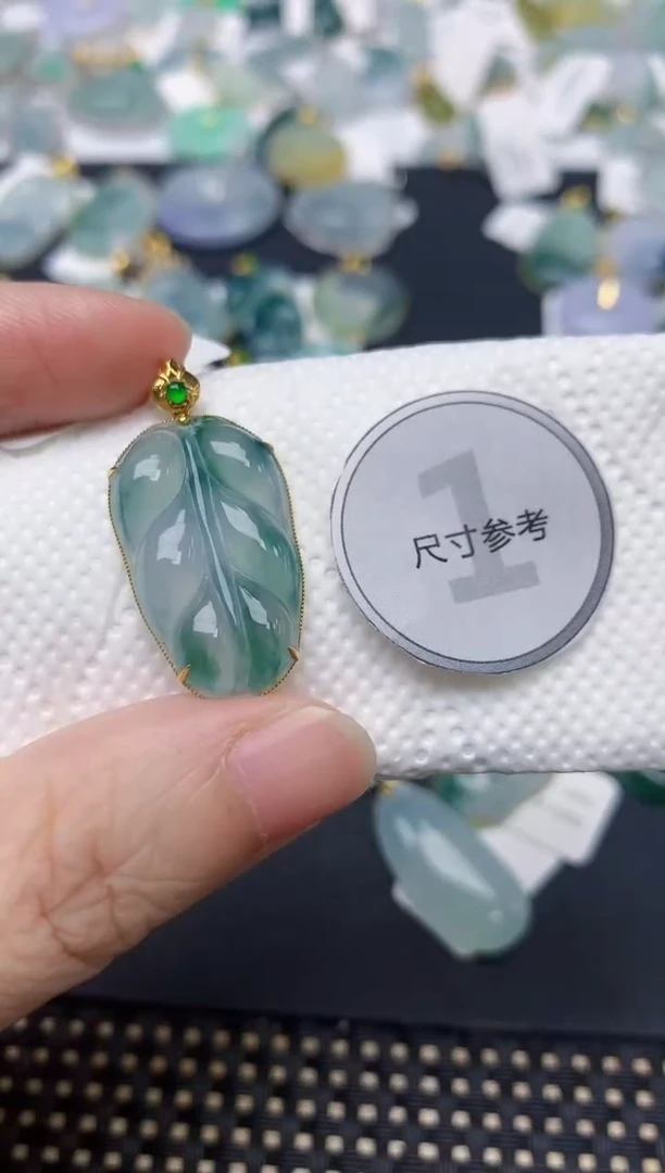 颈饰18K金镶嵌翡翠天然缅甸A货翡翠