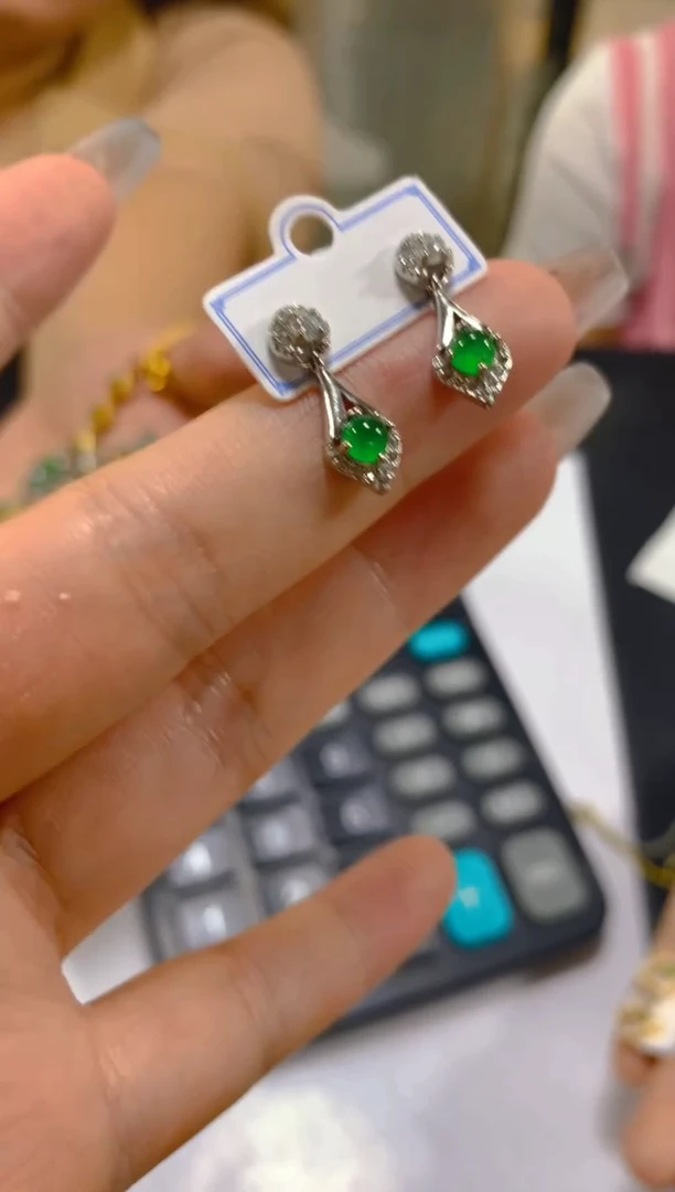 未镶嵌翡翠耳饰多样性发一