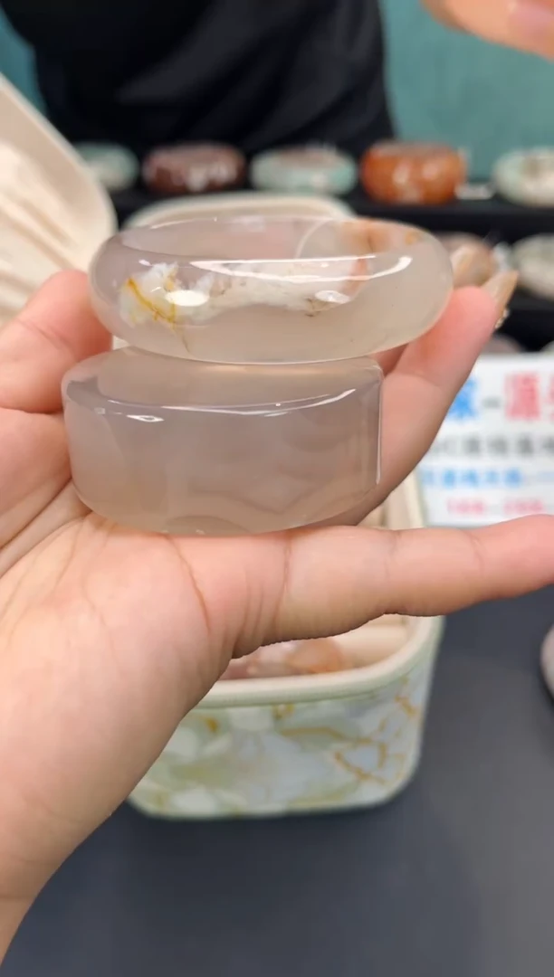 未镶嵌手镯石英质玉（56圈口）赠送镯心