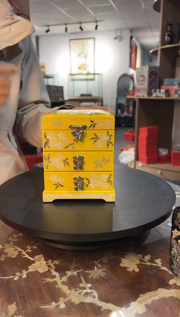 绒布底·弘贝雅螺钿漆器文化馆