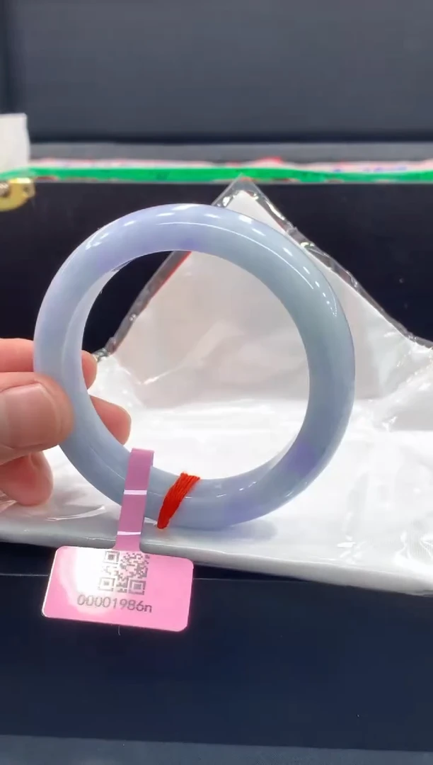 翡翠手镯未镶嵌手镯