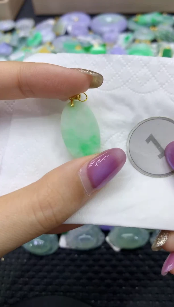 颈饰未镶嵌翡翠天然缅甸翡翠A货