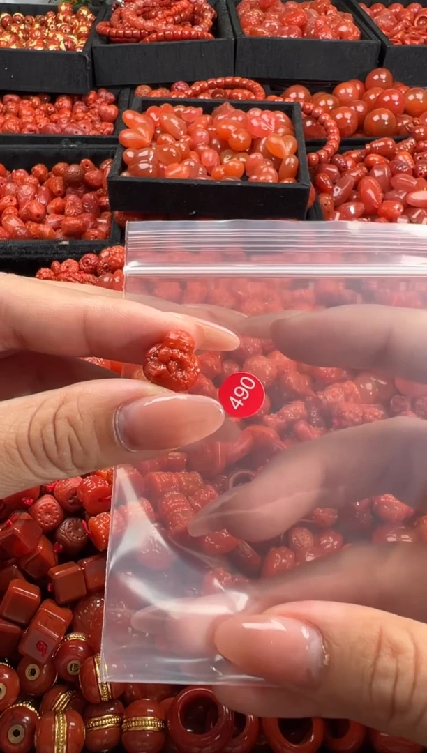 南红玛瑙未镶嵌颈饰1