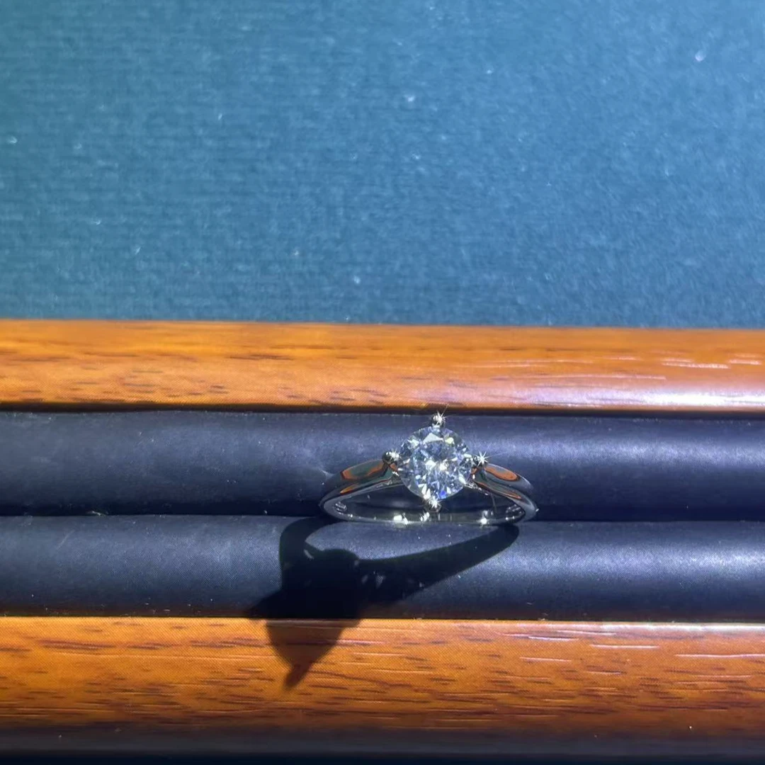 s8695白色四爪戒指多样性发货