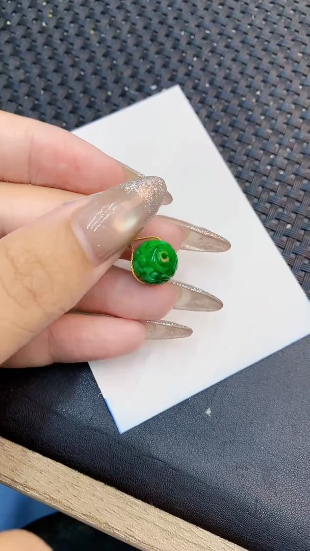 颈饰未镶嵌翡翠1