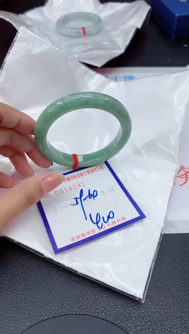 翡翠手镯未镶嵌1111111111111111