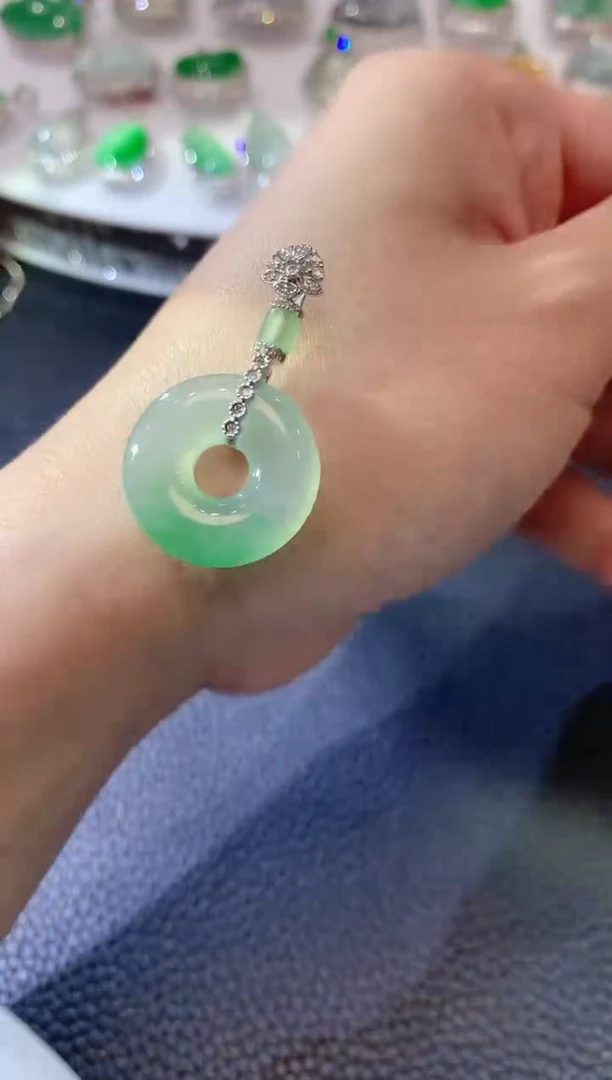 【闪购商品】翡翠吊坠(不含链)18K金镶嵌D1多样性发一件