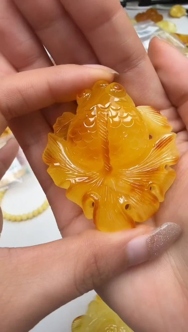 裸石琥珀未镶嵌如图