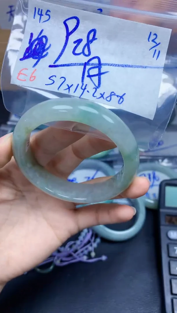 未镶嵌定制翡翠月*儿145毛货需精细抛光手镯拍一发一