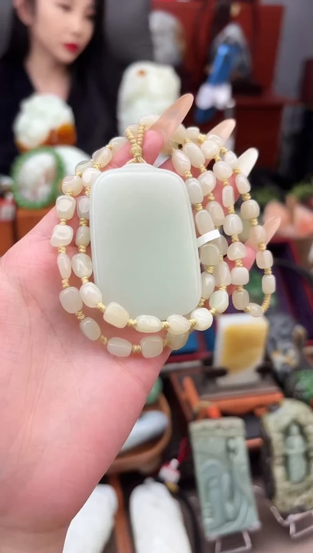 吊坠(不含链)未镶嵌和田玉董小姐推荐 多样性发货 拍一发一