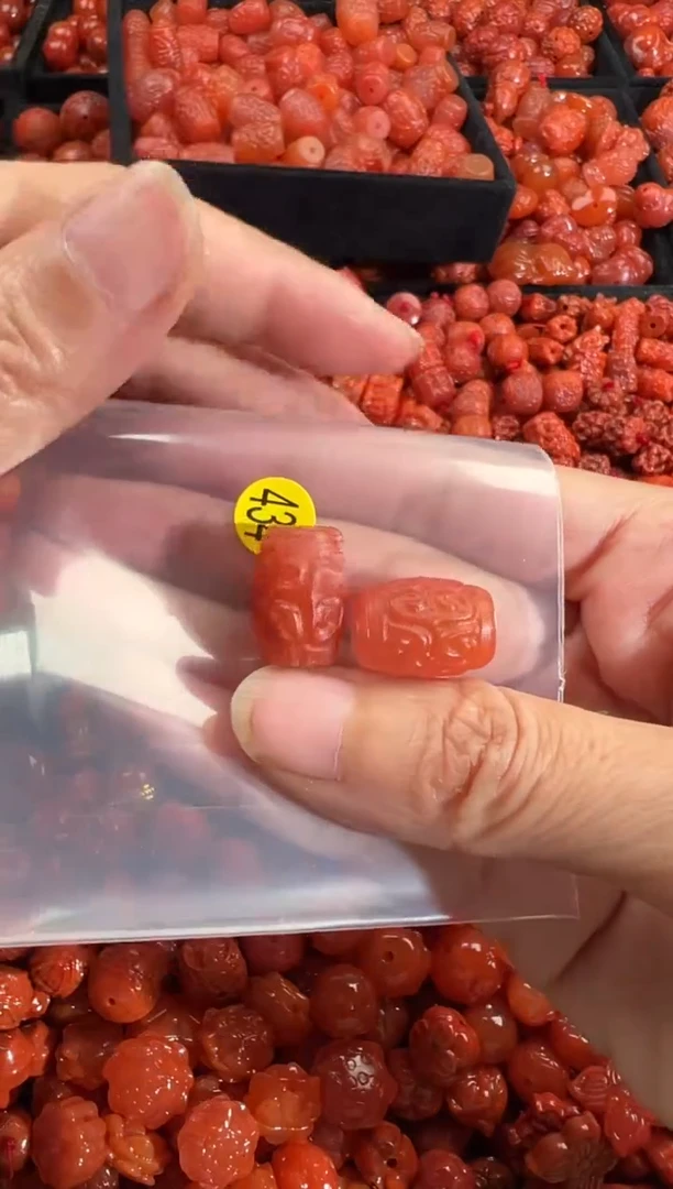 南红玛瑙未镶嵌颈饰1