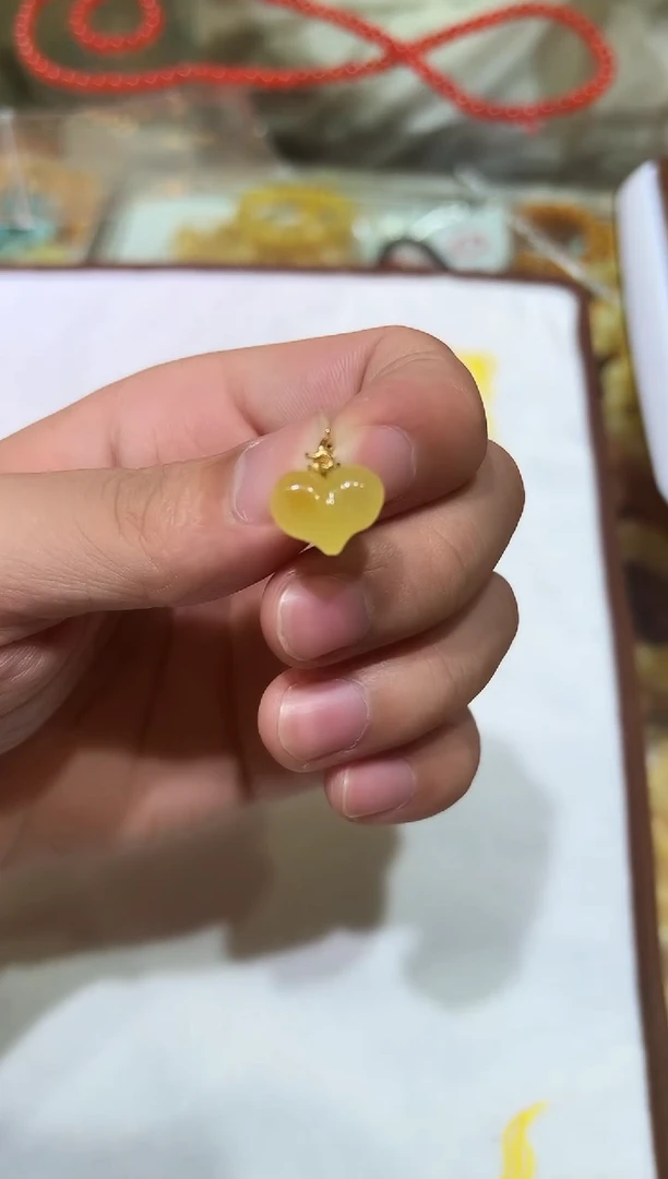 蜜蜡颈饰未镶嵌鑫源蜜蜡小熊吊坠多样性发其一