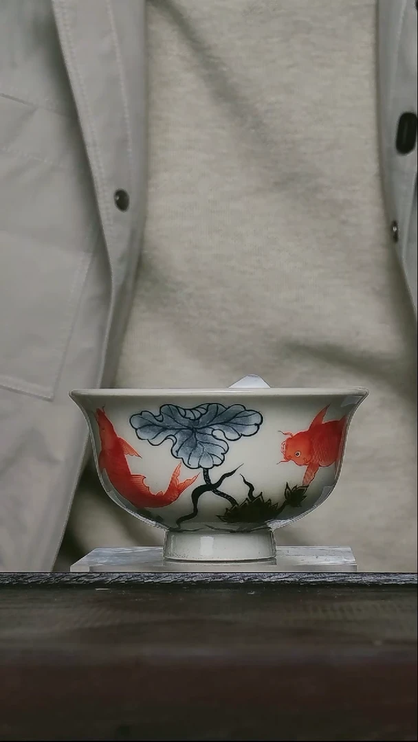 二号釉青花釉里金鲤鱼压手杯