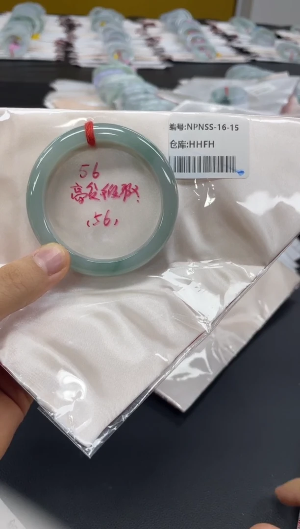 未镶嵌手镯翡翠翡翠手镯