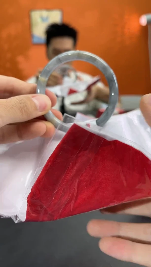 未镶嵌手镯翡翠翡翠手镯（微瑕）