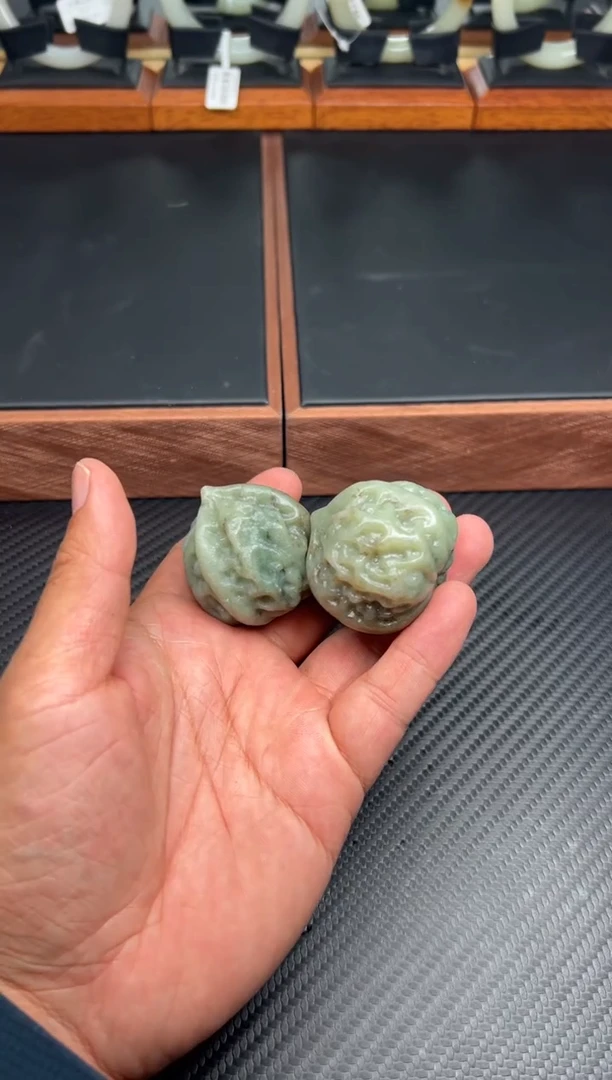 未镶嵌和田玉把件?****见且末微色差近矿