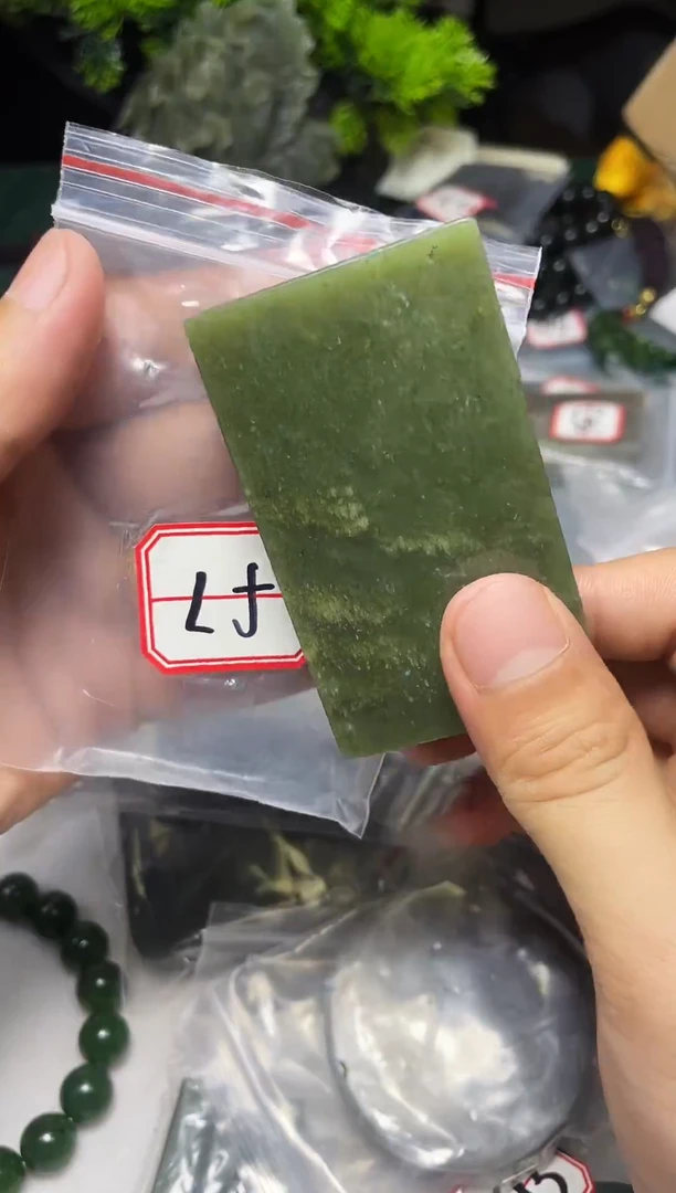 和田玉未镶嵌颈饰1