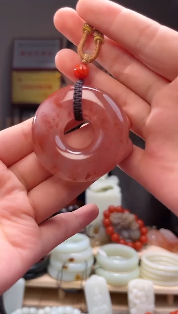 颈饰未镶嵌南红玛瑙吊坠