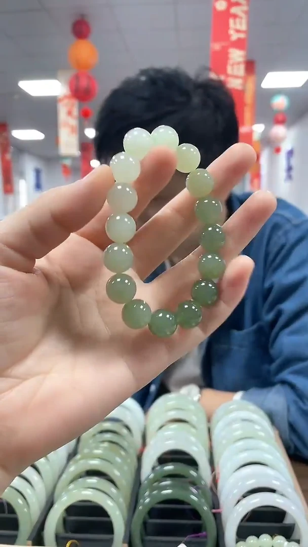 【闪购商品】和田玉手链未镶嵌湖水渐变卡12手串一条