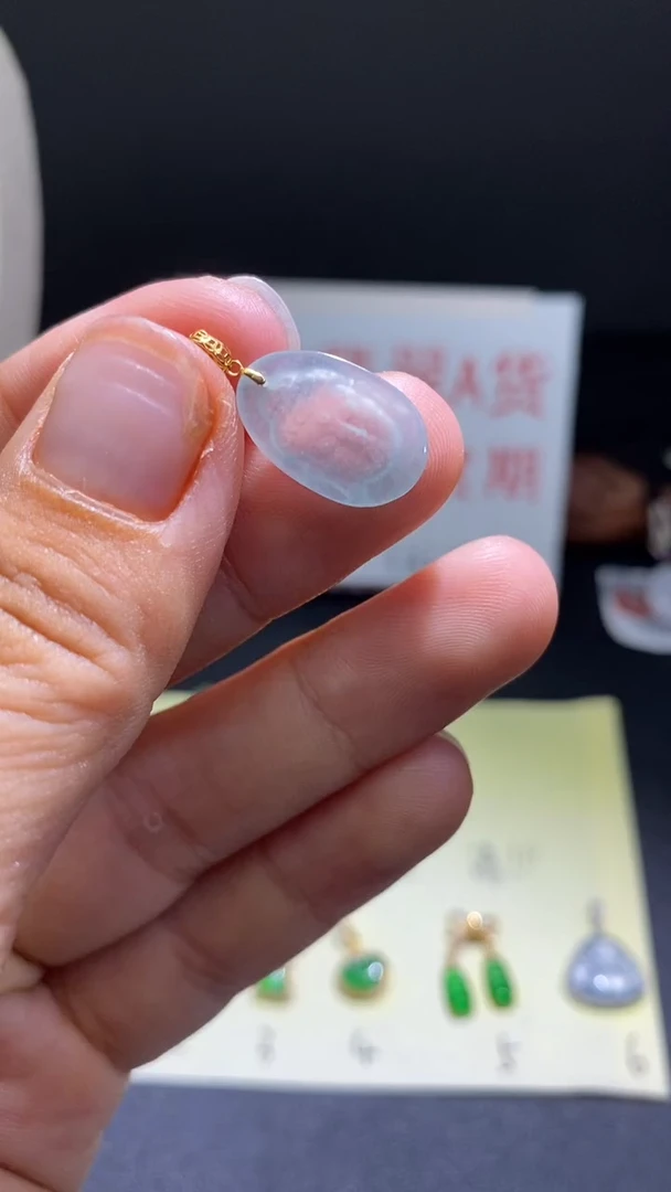 翡翠18K金镶嵌颈饰翡翠吊坠