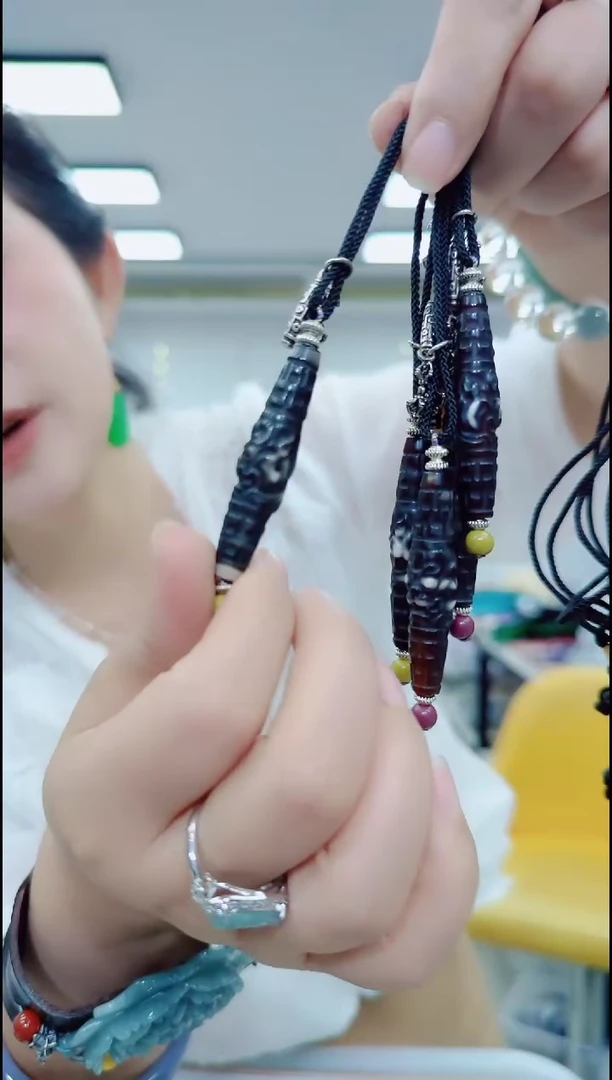 31169老珠雕刻 项链