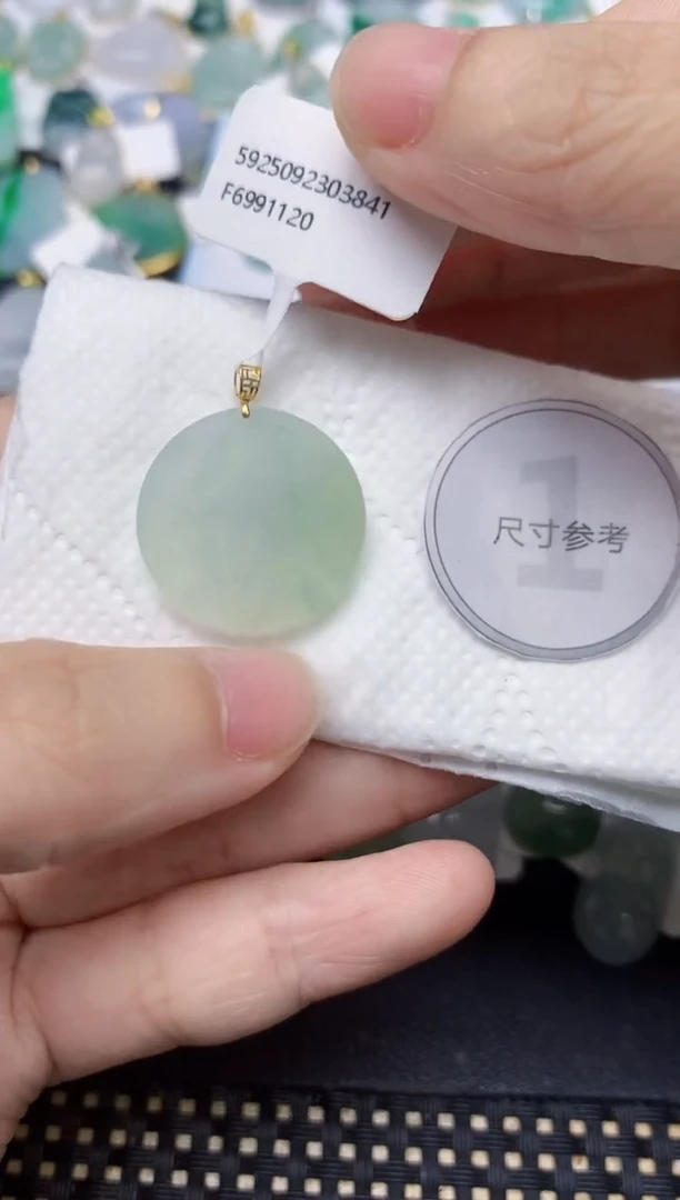 颈饰18K金镶嵌翡翠天然缅甸A货翡翠