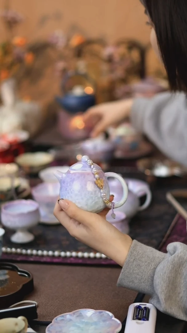 结晶釉渐变紫龙蛋壶