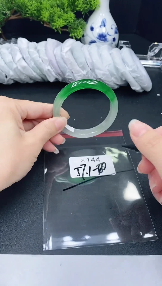 未镶嵌手镯翡翠144