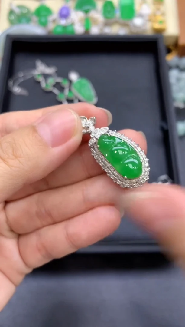 颈饰18K金镶嵌翡翠531-中国好珍宝