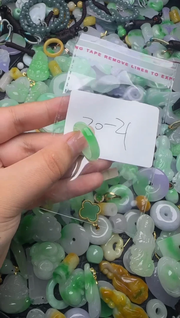 翡翠未镶嵌颈饰天然缅甸翡翠吊坠